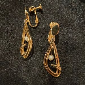 Vintage screw style back gold and faux pearl drop earrings